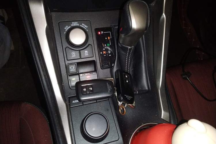 Used Lexus NX 2015 200 Front-Wheel Drive X-Trail SE Edition Gear Lever
