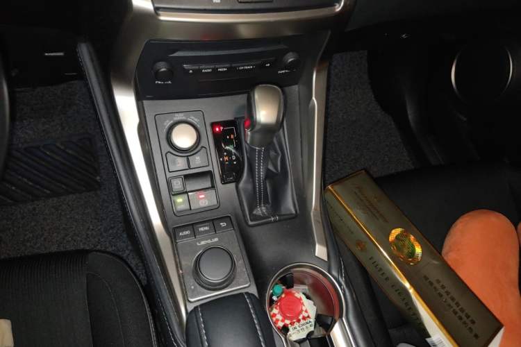 Used Lexus NX 2015 200 Front-Wheel Drive X-Trail SE Edition Gear Lever