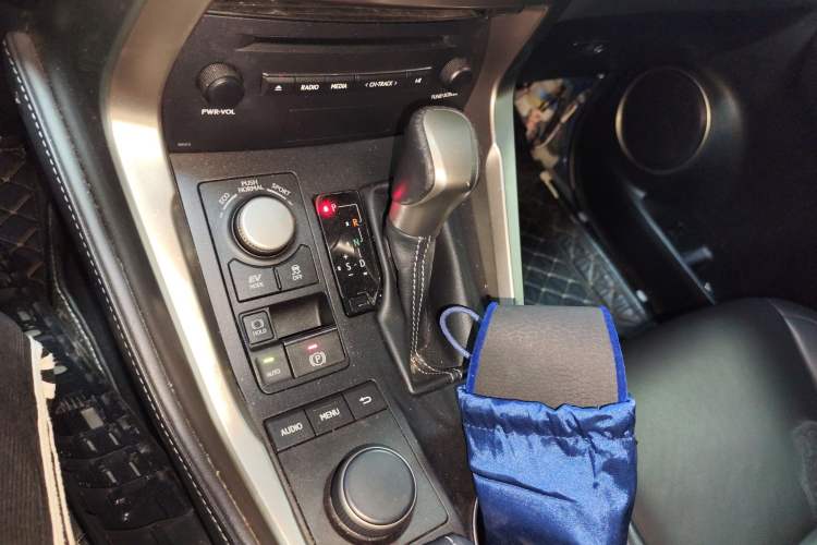 Used Lexus NX 2015 300h Front-Drive Fēngshàng Edition Gear Lever