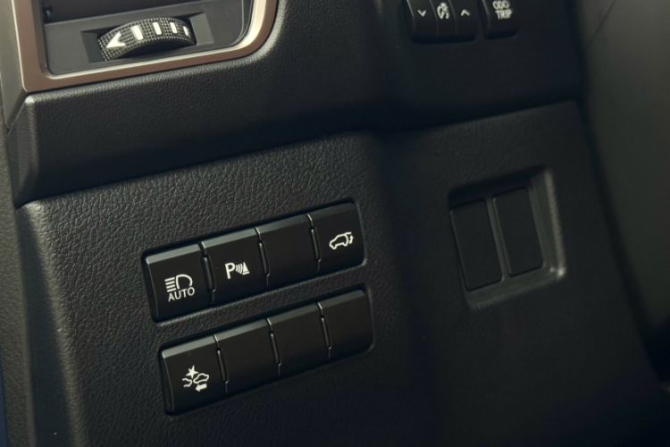 Used Lexus NX 2015 300h All-Wheel-Drive Fēngzhì Edition Interior 1