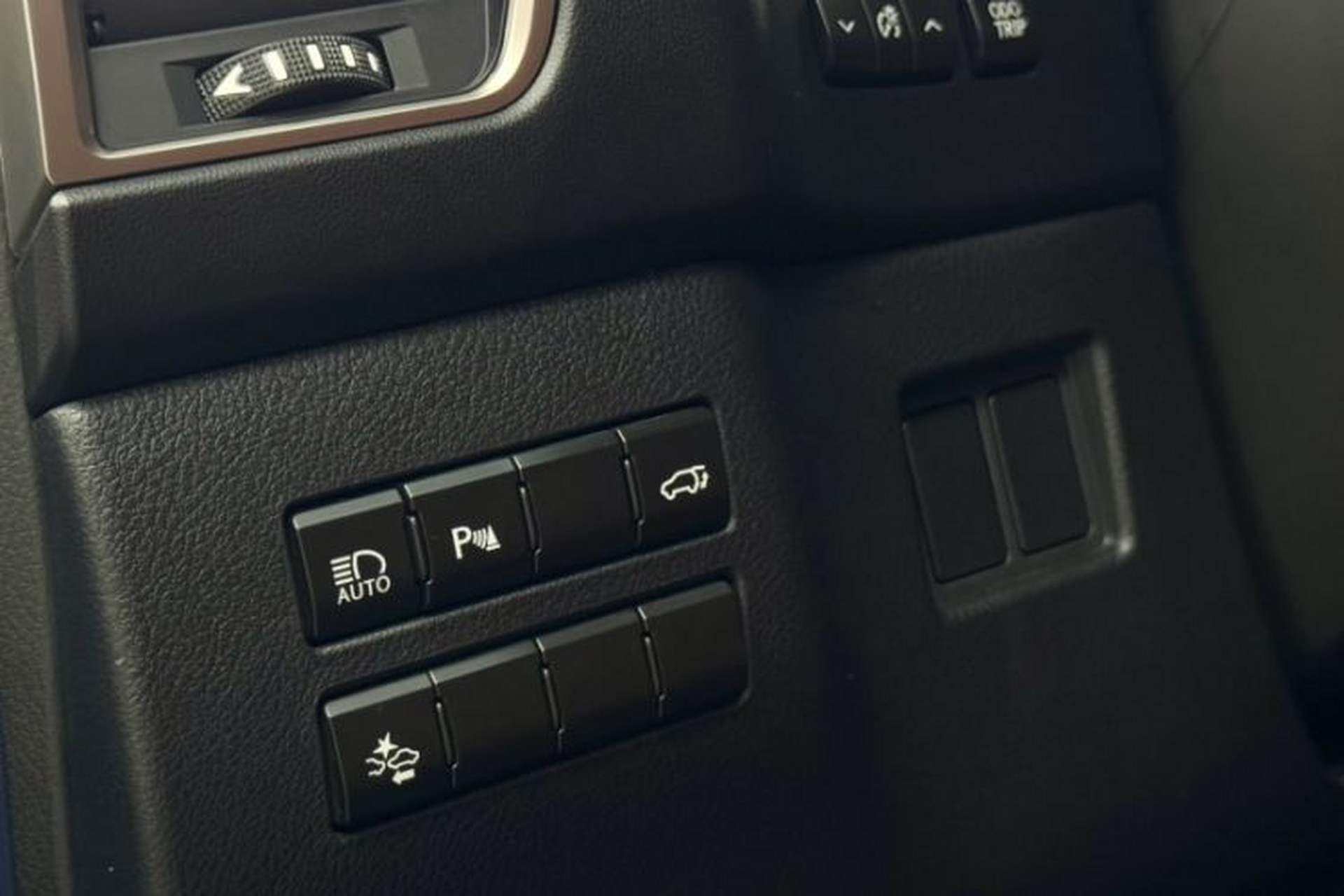 Used Lexus NX 2015 300h All-Wheel-Drive Fēngzhì Edition Interior 1