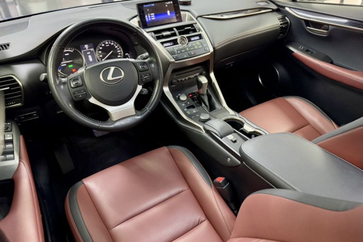 Used Lexus NX 2015 300h All-Wheel-Drive Fēngzhì Edition Interior 11