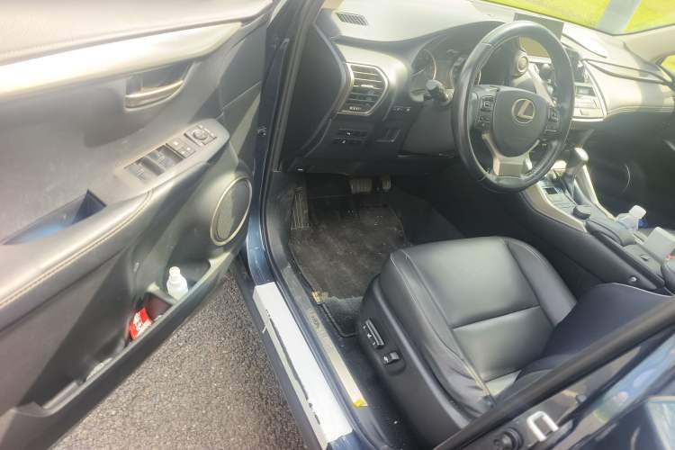 Used Lexus NX 2015 200T All-Wheel-Drive Fēngshàng Edition Interior 3