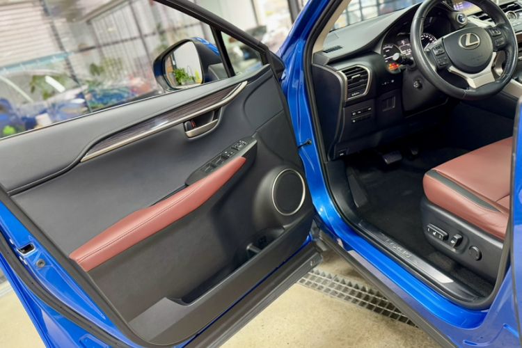Used Lexus NX 2015 300h All-Wheel-Drive Fēngzhì Edition Interior 9