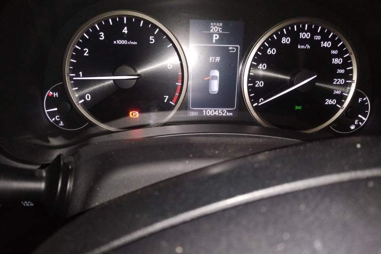 Used Lexus NX 2015 200 Front-Wheel Drive X-Trail SE Edition Odometer Close Up