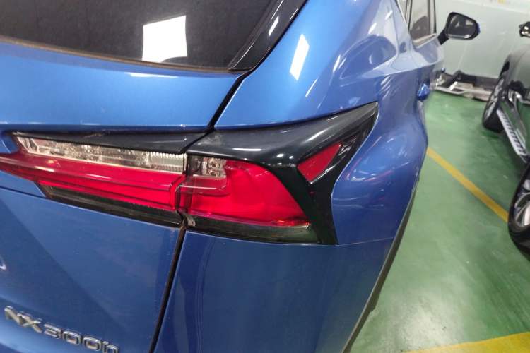 Used Lexus NX 2015 300h Front-Drive Fēngshàng Edition Right Rear Taillight