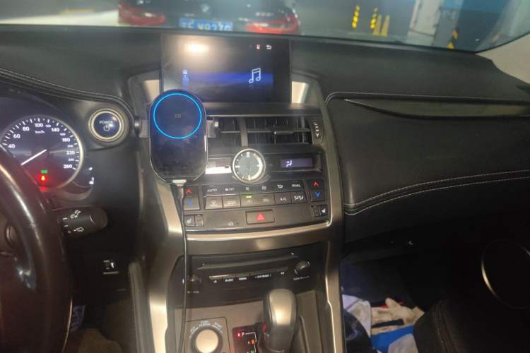 Used Lexus NX 2015 300h Front-Drive Fēngshàng Edition Audio And AC Panel