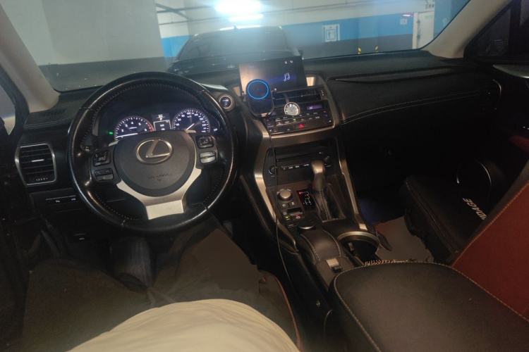 Used Lexus NX 2015 300h Front-Drive Fēngshàng Edition Center Console