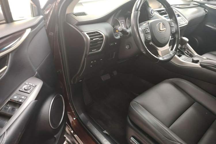 Used Lexus NX 2015 300h All-Wheel-Drive Fēngzhì Edition Driver Seat