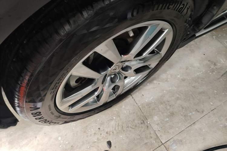 Used Lexus NX 2015 300h All-Wheel-Drive Fēngzhì Edition Exterior 4