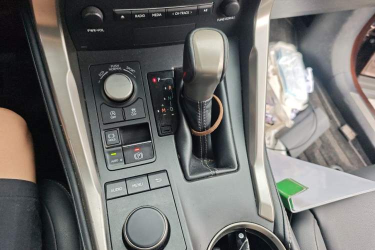Used Lexus NX 2015 200T All-Wheel-Drive Fēngshàng Edition Gear Lever