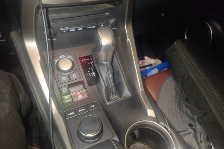 Used Lexus NX 2015 300h Front-Drive Fēngshàng Edition Gear Lever