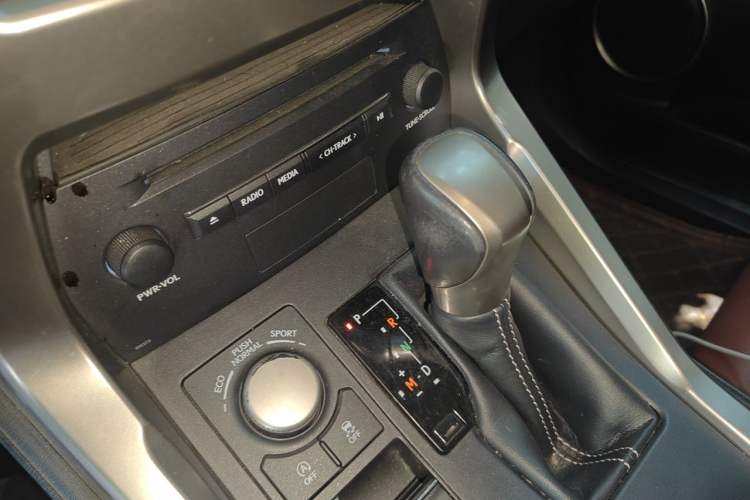 Used Lexus NX 2015 200T All-Wheel-Drive Fēngshàng Edition Gear Lever