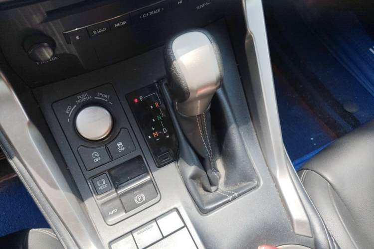 Used Lexus NX 2015 200T All-Wheel-Drive Fēngshàng Edition Gear Lever
