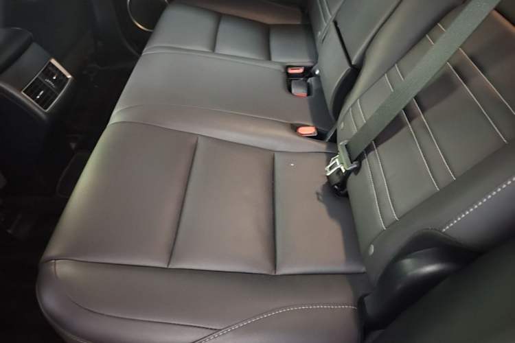 Used Lexus NX 2015 300h All-Wheel-Drive Fēngzhì Edition Left Rear Seat