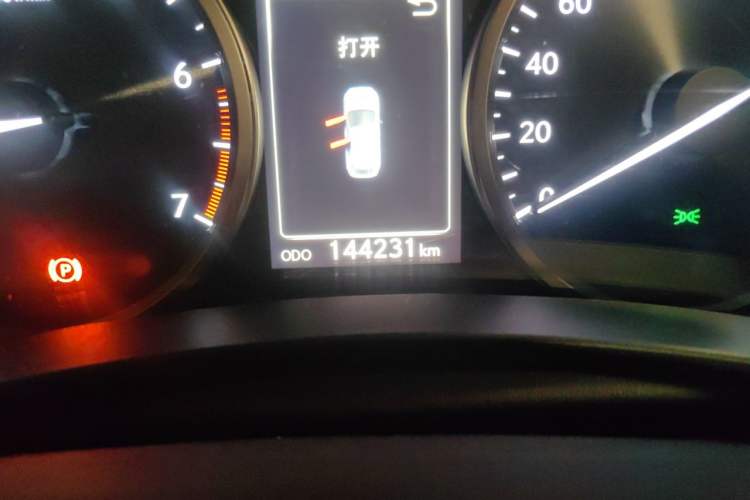 Used Lexus NX 2015 200 Front-Wheel Drive X-Trail SE Edition Odometer Close Up
