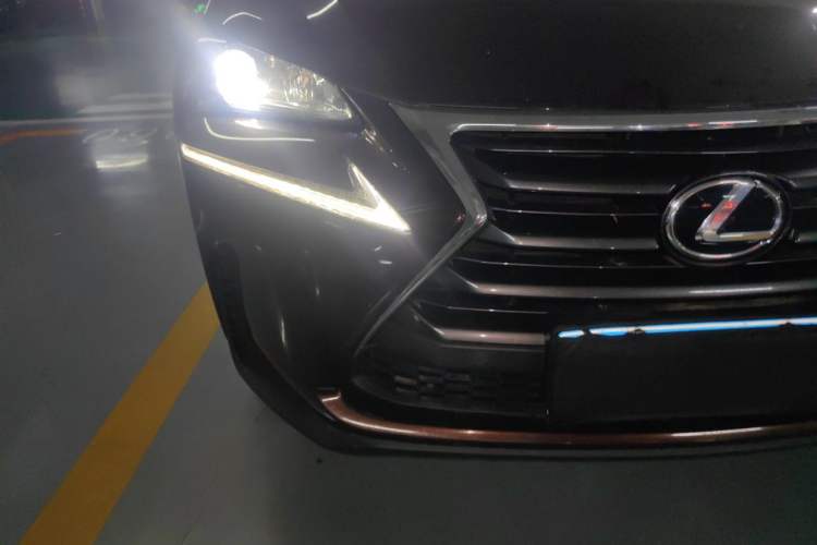 Used Lexus NX 2015 200 Front-Wheel Drive X-Trail SE Edition Right Front Headlight