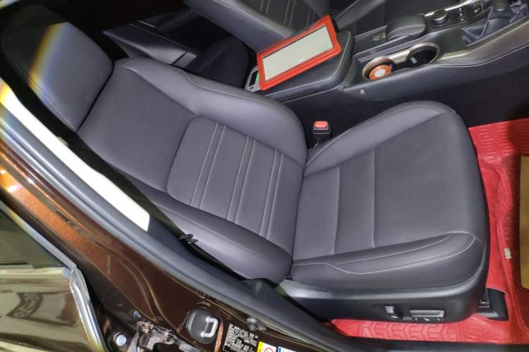 Used Lexus NX 2015 200T All-Wheel-Drive Fēngshàng Edition Right Front Seat