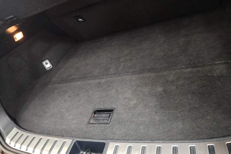 Used Lexus NX 2015 300h All-Wheel-Drive Fēngzhì Edition Trunk