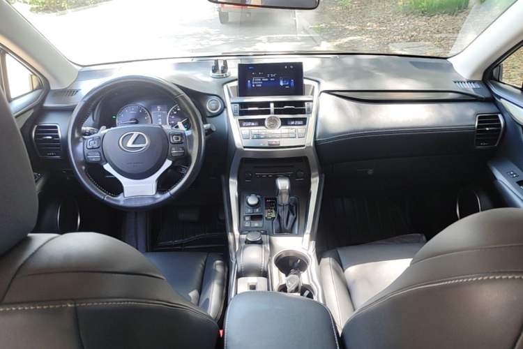 Used Lexus NX 2015 200T All-Wheel-Drive Fēngshàng Edition Center Console