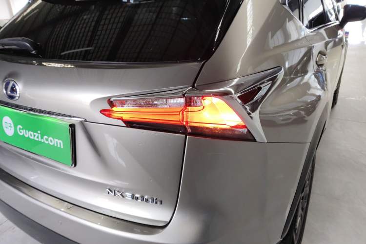 Used Lexus NX 2015 300h All-Wheel-Drive Fēngzhì Edition Exterior 3