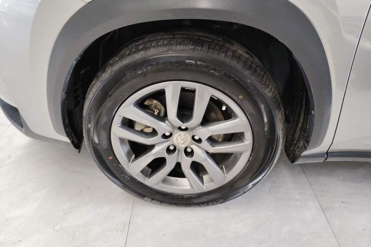 Used Lexus NX 2015 300h All-Wheel-Drive Fēngzhì Edition Exterior 4
