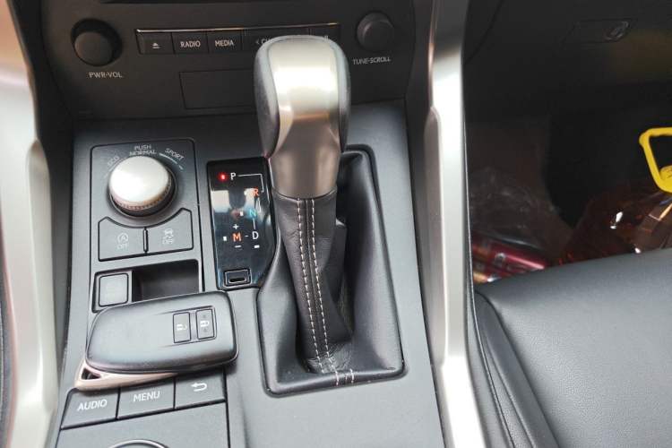 Used Lexus NX 2015 200T All-Wheel-Drive Fēngshàng Edition Gear Lever
