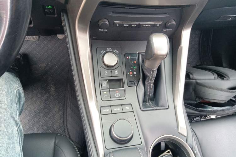 Used Lexus NX 2015 200T All-Wheel-Drive Fēngshàng Edition Gear Lever