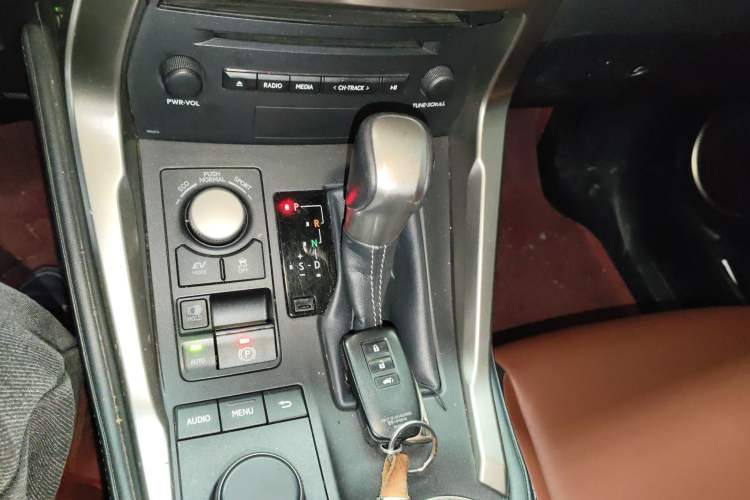 Used Lexus NX 2015 300h All-Wheel-Drive Fēngzhì Edition Gear Lever