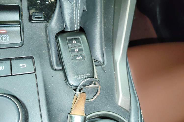 Used Lexus NX 2015 300h All-Wheel-Drive Fēngzhì Edition Interior 1