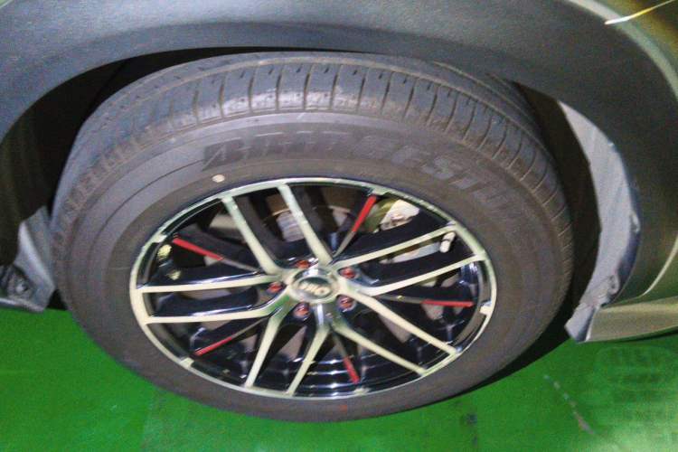 Used Lexus NX 2015 200T All-Wheel-Drive Fēngshàng Edition Right Front Wheel Hub