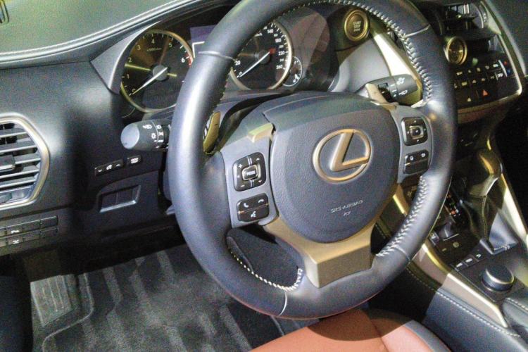 Used Lexus NX 2015 200T All-Wheel-Drive Fēngshàng Edition Steering Wheel