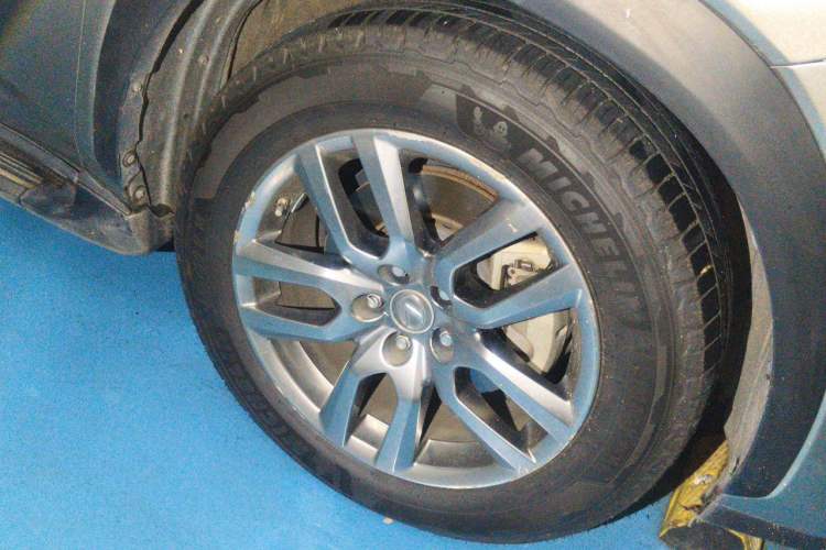 Used Lexus NX 2015 200T All-Wheel-Drive Fēngshàng Edition Right Front Wheel Hub