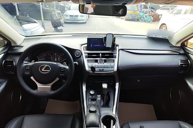 Used Lexus NX 2015 200T All-Wheel-Drive Fēngshàng Edition Center Console