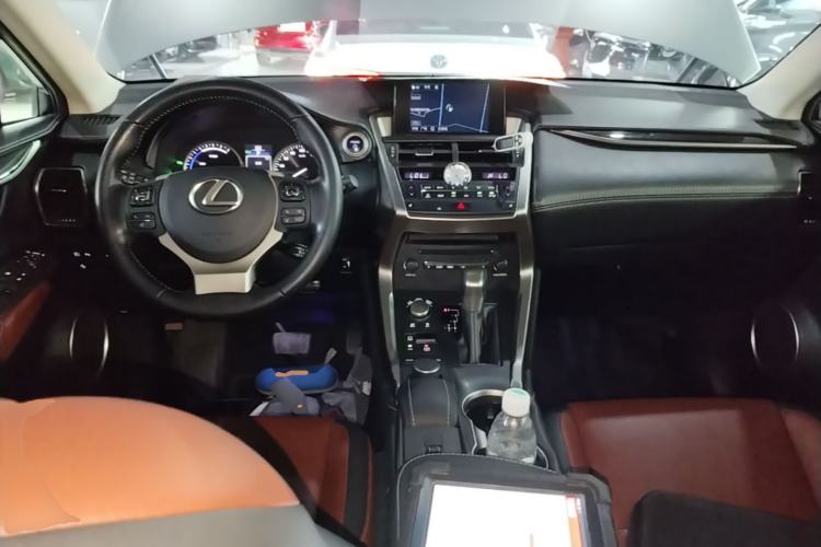 Used Lexus NX 2015 300h All-Wheel-Drive Fēngzhì Edition Center Console