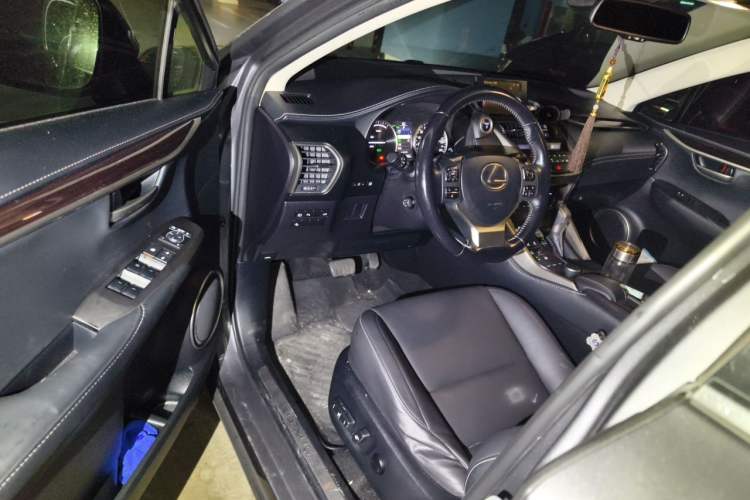 Used Lexus NX 2015 300h All-Wheel-Drive Fēngzhì Edition Driver Seat