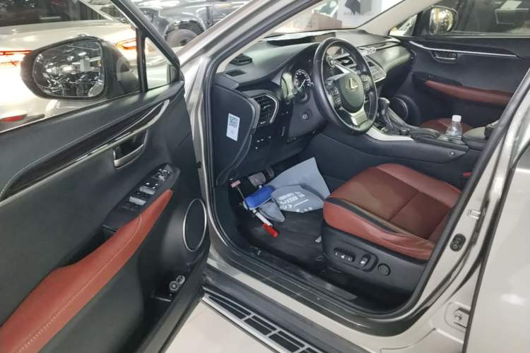 Used Lexus NX 2015 300h All-Wheel-Drive Fēngzhì Edition Driver Seat