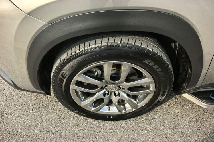 Used Lexus NX 2015 300h All-Wheel-Drive Fēngzhì Edition Exterior 10
