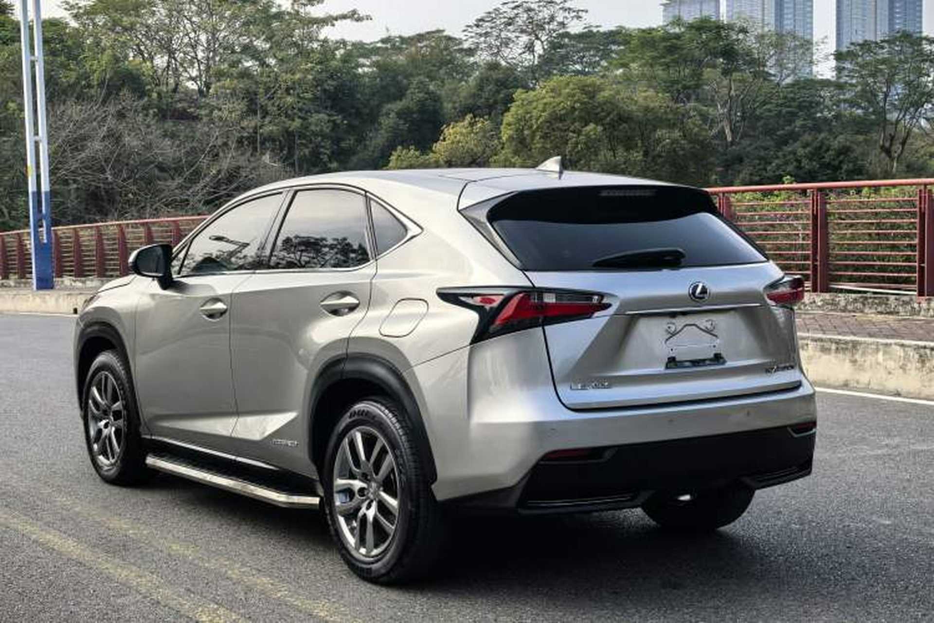 Used Lexus NX 2015 300h All-Wheel-Drive Fēngzhì Edition Exterior 4