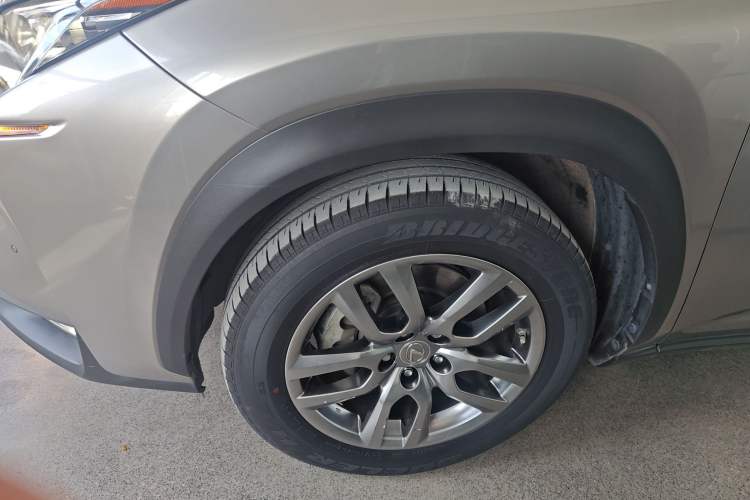Used Lexus NX 2015 300h All-Wheel-Drive Fēngzhì Edition Exterior 4