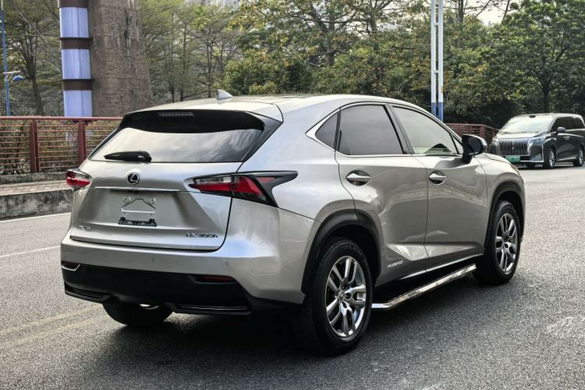 Used Lexus NX 2015 300h All-Wheel-Drive Fēngzhì Edition Exterior 7
