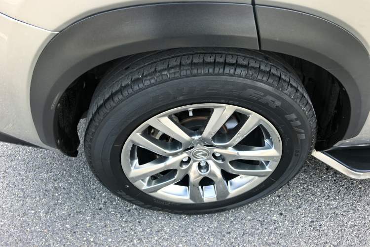 Used Lexus NX 2015 300h All-Wheel-Drive Fēngzhì Edition Exterior 8