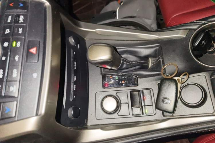 Used Lexus NX 2015 200 Front-Wheel Drive X-Trail SE Edition Gear Lever