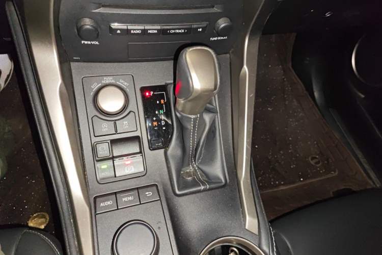 Used Lexus NX 2015 200T All-Wheel-Drive Fēngshàng Edition Gear Lever