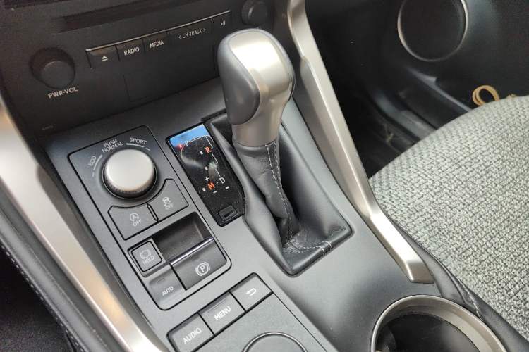 Used Lexus NX 2015 200T All-Wheel-Drive Fēngshàng Edition Gear Lever