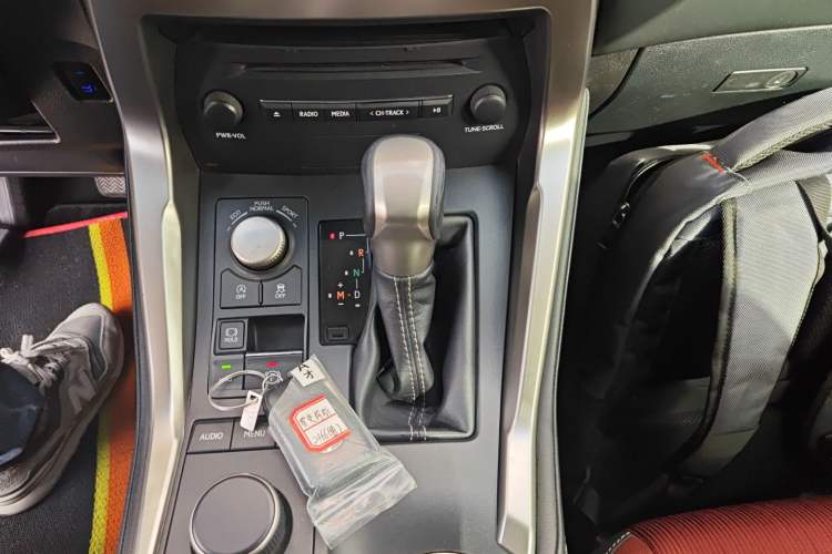Used Lexus NX 2015 200 Front-Wheel Drive X-Trail SE Edition Gear Lever