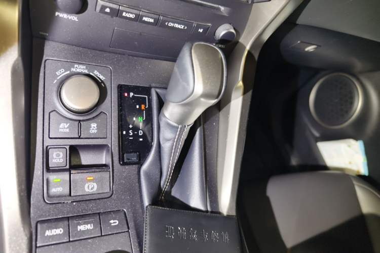 Used Lexus NX 2015 300h All-Wheel-Drive Fēngzhì Edition Gear Lever