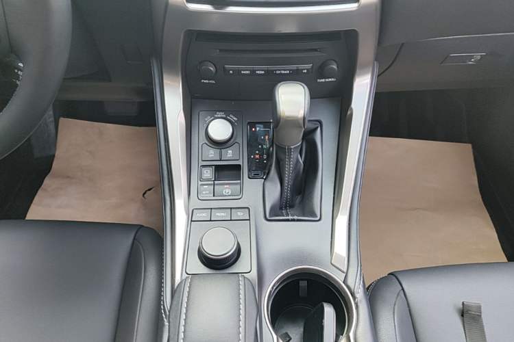Used Lexus NX 2015 200T All-Wheel-Drive Fēngshàng Edition Gear Lever
