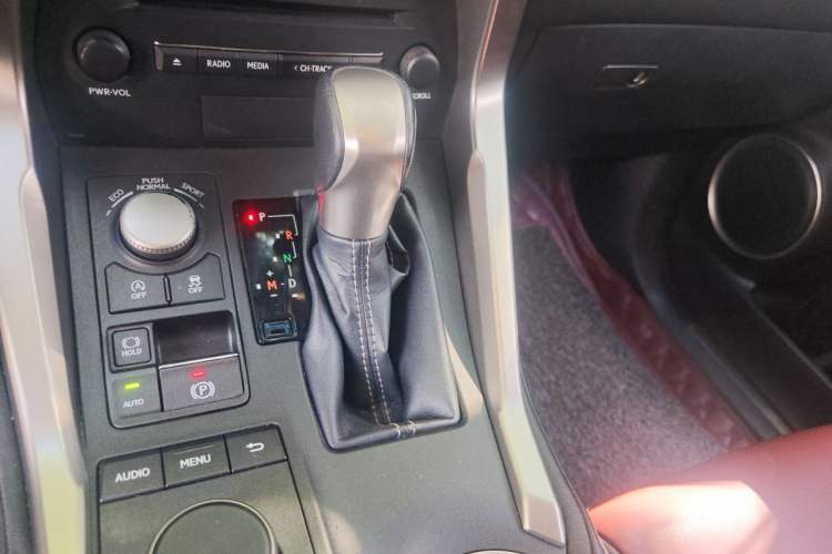 Used Lexus NX 2015 200T All-Wheel-Drive Fēngshàng Edition Gear Lever