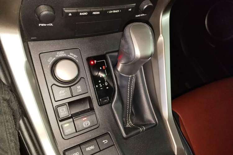 Used Lexus NX 2015 300h All-Wheel-Drive Fēngzhì Edition Gear Lever